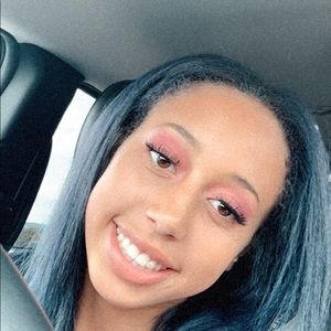 Meet your Posher, Oriana